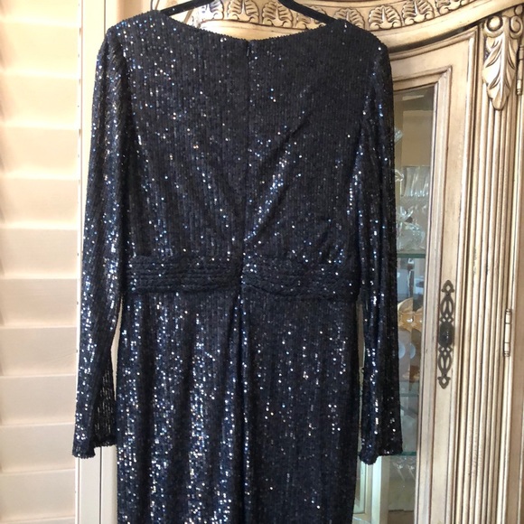 Mac Duggal sequin faux wrap black gown, sz 4, new, no defects - Picture 7 of 9